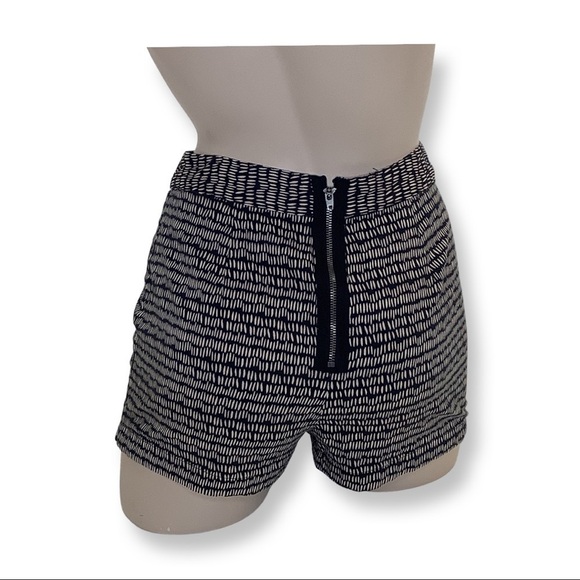 Silence + Noise Patterned Hot Shorts - Picture 3 of 4